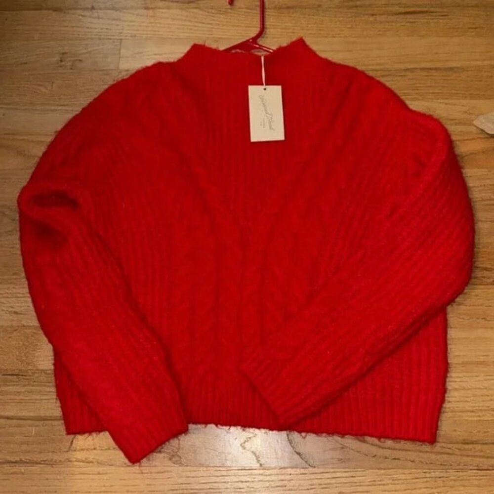 NWT universal thread sweater size small